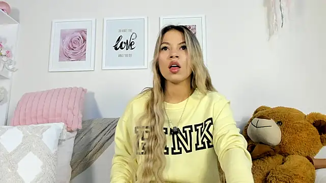 Snapshot of Mia_Rosee1 chatting on February 23, 2026, 11:24 pm Mia Rosee1 online show from February 23, 2026, 11:24 pm