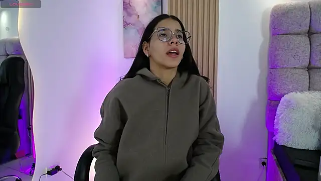 Luna Millers online show from July 21, 2026, 4:15 am