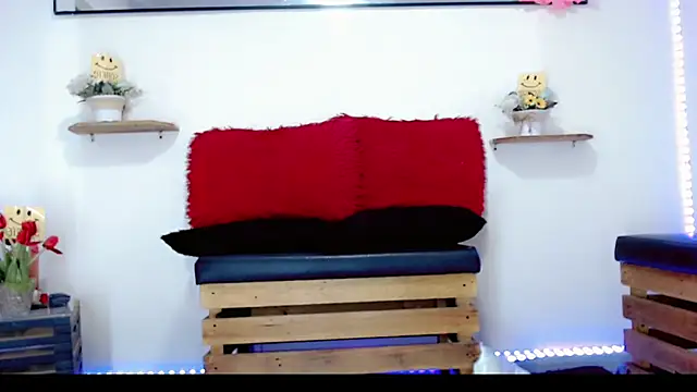 Snapshot of NathalialLooes chatting on March 16, 2026, 5:44 am NathalialLooes online show from March 16, 2026, 5:44 am