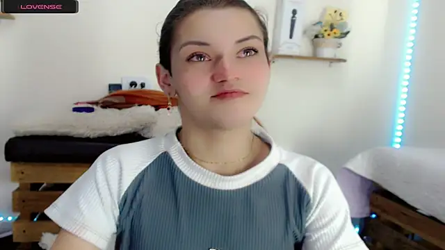 Snapshot of NathalialLooes chatting on April 15, 2026, 5:36 am NathalialLooes online show from April 15, 2026, 5:36 am