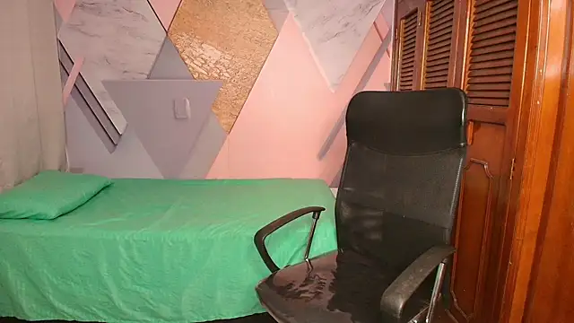 Snapshot of canela_salvaje chatting on February 20, 2026, 7:36 pm canela salvaje online show from February 20, 2026, 7:36 pm