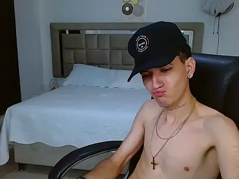 Snapshot of eroboyxox chatting on February 24, 2026, 9:02 pm eroboyxox online show from February 24, 2026, 9:02 pm