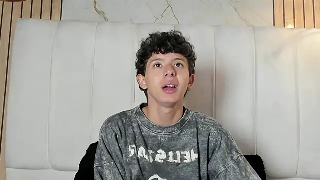 Snapshot of David_Roy_ chatting on February 19, 2026, 12:45 pm David Roy online show from February 19, 2026, 12:45 pm