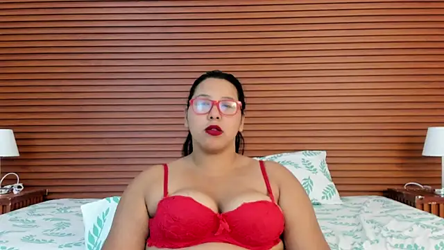 Snapshot of DeepandCurvy chatting on May 17, 2026, 3:04 am DeepandCurvy online show from May 17, 2026, 3:04 am