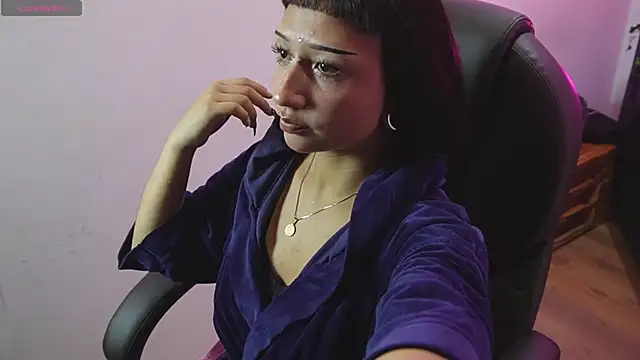 Snapshot of mia_bloom2 chatting on May 6, 2026, 6:41 am mia bloom2 online show from May 6, 2026, 6:41 am