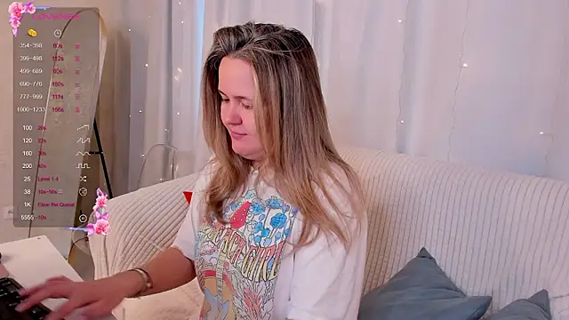 Snapshot of LilyBel chatting on March 1, 2026, 8:16 am LilyBel online show from March 1, 2026, 8:16 am