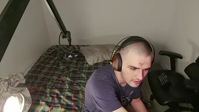 Snapshot of Begamc chatting on April 17, 2026, 5:21 am Begamc online show from April 17, 2026, 5:21 am
