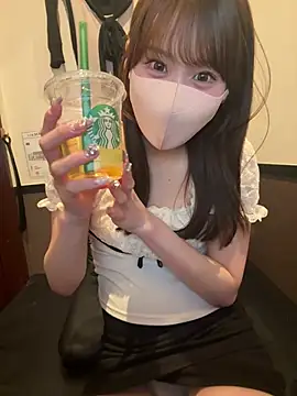 Snapshot of momo_mm chatting on August 4, 2026, 6:05 am momo mm online show from August 4, 2026, 6:05 am