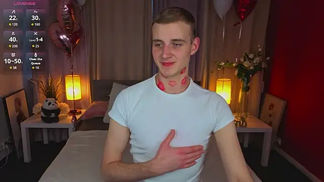 HereAlexColee online show from February 14, 2026, 2:36 pm