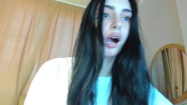 Lesyalisss online show from June 15, 2026, 4:53 pm