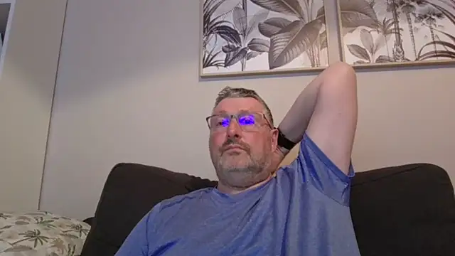 doudou310 online show from March 17, 2026, 5:55 am