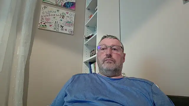 doudou310 online show from April 19, 2026, 3:50 am