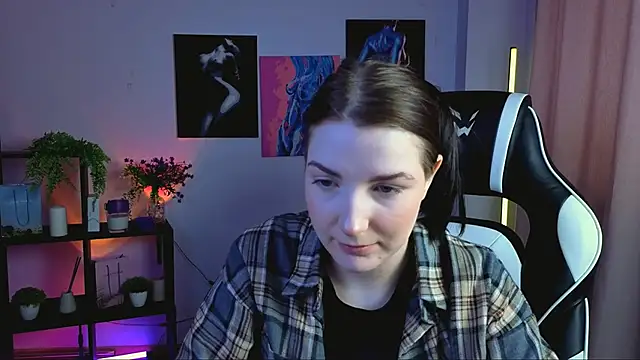 AliceChanel online show from April 18, 2026, 9:13 am