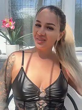 sexybatwomen33 online show from April 8, 2026, 11:54 am