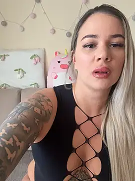 sexybatwomen33 online show from April 16, 2026, 10:16 am