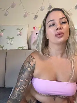 Snapshot of sexybatwomen33 chatting on June 11, 2026, 6:22 am sexybatwomen33 online show from June 11, 2026, 6:22 am