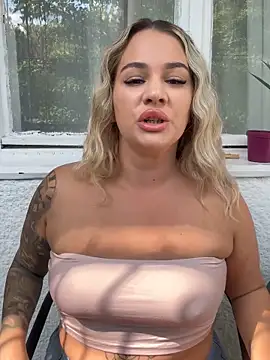 Snapshot of sexybatwomen33 chatting on June 19, 2026, 1:48 pm sexybatwomen33 online show from June 19, 2026, 1:48 pm