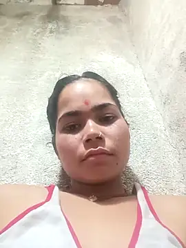 Snapshot of Sunali_Bendre chatting on April 18, 2026, 4:16 am Sunali Bendre online show from April 18, 2026, 4:16 am