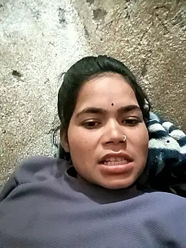 Snapshot of Sunali_Bendre chatting on June 11, 2026, 2:44 am Sunali Bendre online show from June 11, 2026, 2:44 am