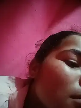 Snapshot of Sunali_Bendre chatting on July 19, 2026, 4:33 pm Sunali Bendre online show from July 19, 2026, 4:33 pm