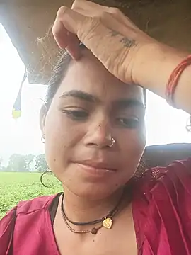Snapshot of Sunali_Bendre chatting on August 1, 2026, 6:23 am Sunali Bendre online show from August 1, 2026, 6:23 am