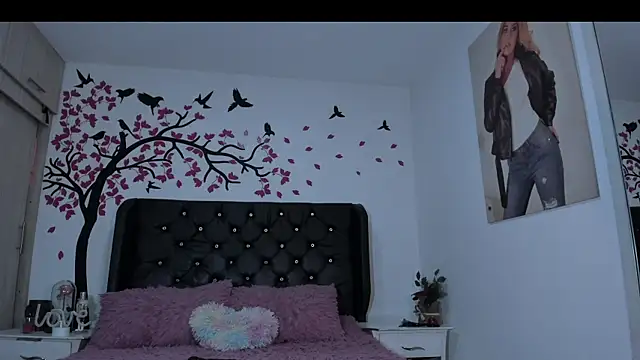 Snapshot of vicky_ney chatting on January 15, 2025, 11:30 pm vicky ney online show from January 15, 2025, 11:30 pm