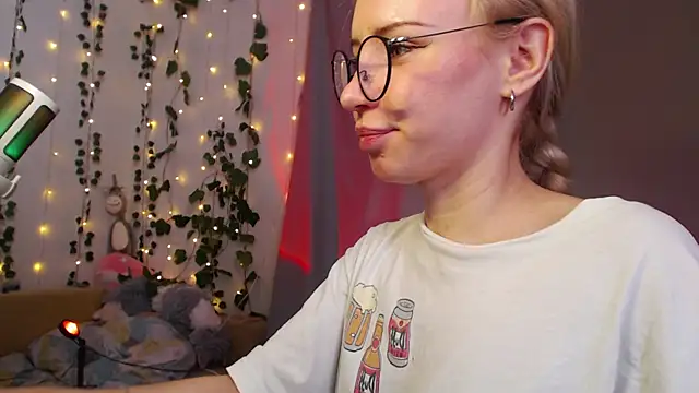 Mia  Jensen online show from March 31, 2026, 10:59 am