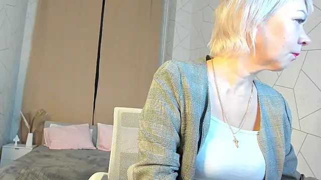 Snapshot of Ann_Annise chatting on February 11, 2026, 1:10 am Ann Annise online show from February 11, 2026, 1:10 am