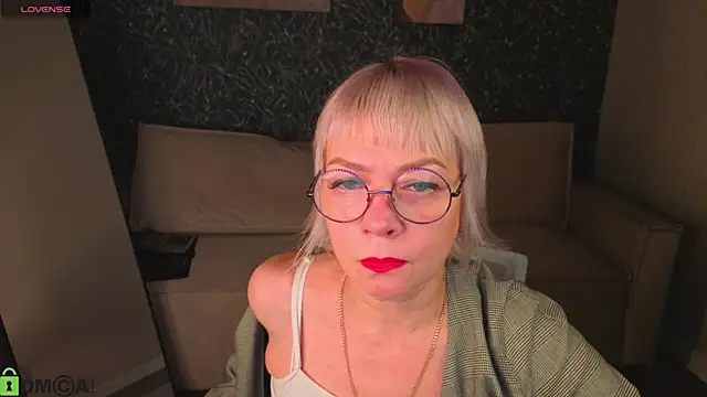 Snapshot of Ann_Annise chatting on February 24, 2026, 1:03 am Ann Annise online show from February 24, 2026, 1:03 am