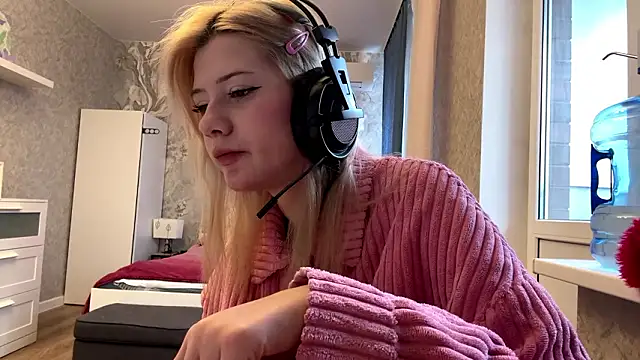 LadyFoxLove online show from February 8, 2026, 10:07 am