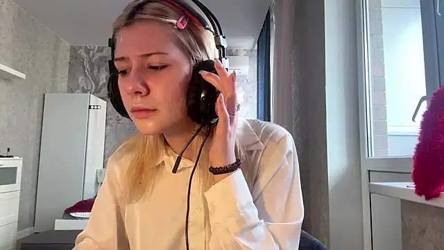 LadyFoxLove online show from February 11, 2026, 11:26 am