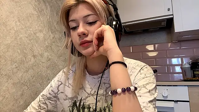 LadyFoxLove online show from February 22, 2026, 10:47 am