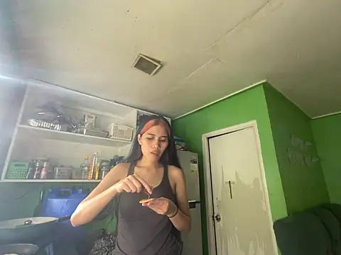 Snapshot of Sweetiebabe25 chatting on February 18, 2026, 8:32 am Sweetiebabe25 online show from February 18, 2026, 8:32 am