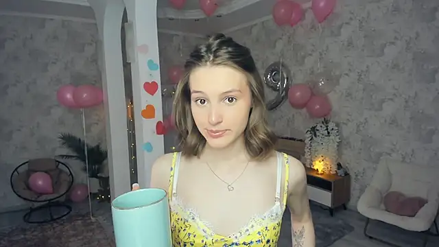 LianneBynon online show from April 15, 2026, 9:16 am