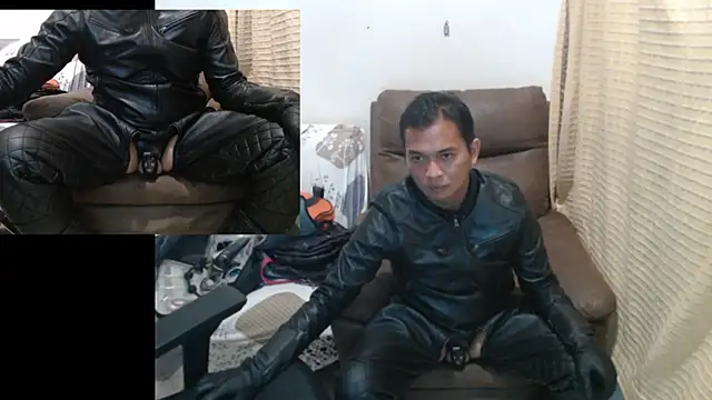 Leatherbdsm81 online show from May 7, 2026, 3:50 pm