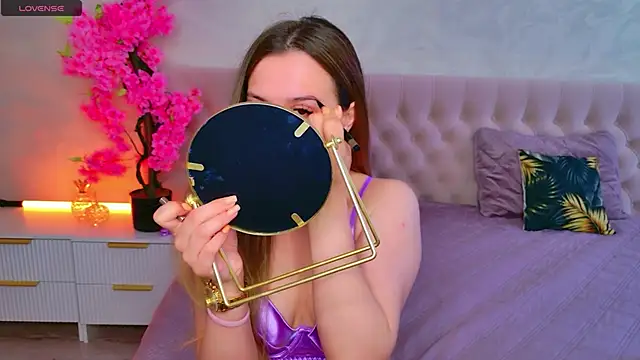 JasminUqueen online show from June 1, 2026, 2:02 am