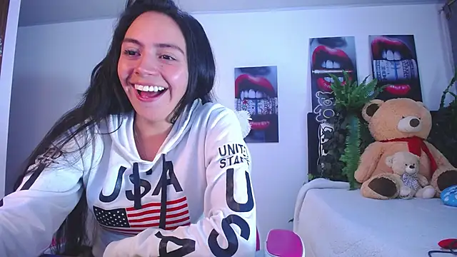 Snapshot of lika_little0 chatting on August 1, 2026, 12:10 am lika little0 online show from August 1, 2026, 12:10 am