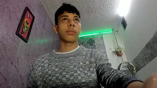 Snapshot of sexyboys_cutexx18 chatting on February 1, 2026, 9:13 pm sexyboys cutexx18 online show from February 1, 2026, 9:13 pm