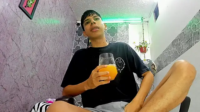 Snapshot of sexyboys_cutexx18 chatting on February 9, 2026, 10:14 pm sexyboys cutexx18 online show from February 9, 2026, 10:14 pm