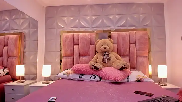 Paris Velvet online show from March 26, 2026, 10:48 pm