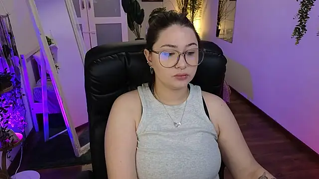 vanessaparadiza online show from July 17, 2026, 1:18 pm