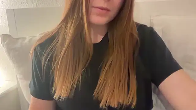 Lucyschickt online show from March 7, 2026, 5:54 pm