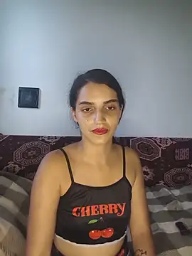 Snapshot of SoniaMoonnnnn chatting on June 9, 2026, 6:19 pm SoniaMoonnnnn online show from June 9, 2026, 6:19 pm