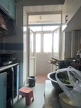 Youyou 12 online show from March 5, 2026, 1:01 am