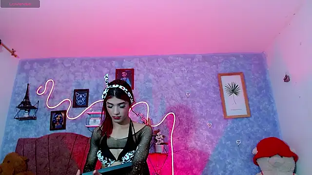 Snapshot of Everlin__Hot_ chatting on March 5, 2026, 12:34 pm Everlin Hot online show from March 5, 2026, 12:34 pm