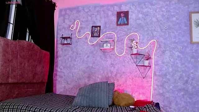 Snapshot of Everlin__Hot_ chatting on March 27, 2026, 8:26 am Everlin Hot online show from March 27, 2026, 8:26 am