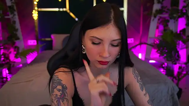 Snapshot of LunaaMay chatting on February 17, 2026, 9:06 am LunaaMay online show from February 17, 2026, 9:06 am