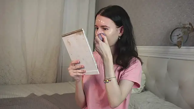 Snapshot of Glow_hollow chatting on February 11, 2026, 3:22 am Glow hollow online show from February 11, 2026, 3:22 am