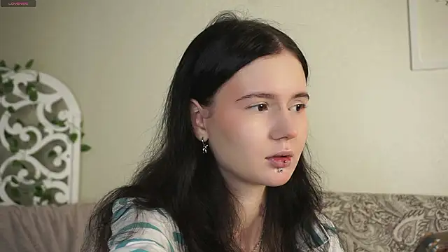 Snapshot of Glow_hollow chatting on February 13, 2026, 3:46 am Glow hollow online show from February 13, 2026, 3:46 am