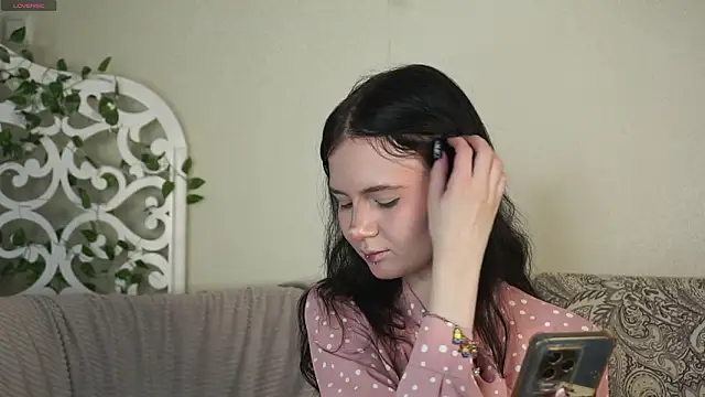 Snapshot of Glow_hollow chatting on February 14, 2026, 3:47 am Glow hollow online show from February 14, 2026, 3:47 am